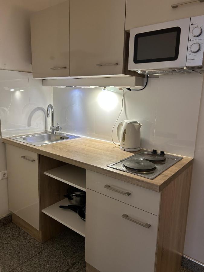 Cozy City Center Apartments Вена Экстерьер фото