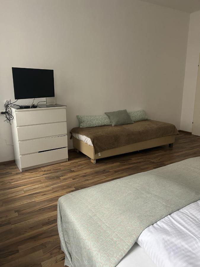 Cozy City Center Apartments Вена Экстерьер фото